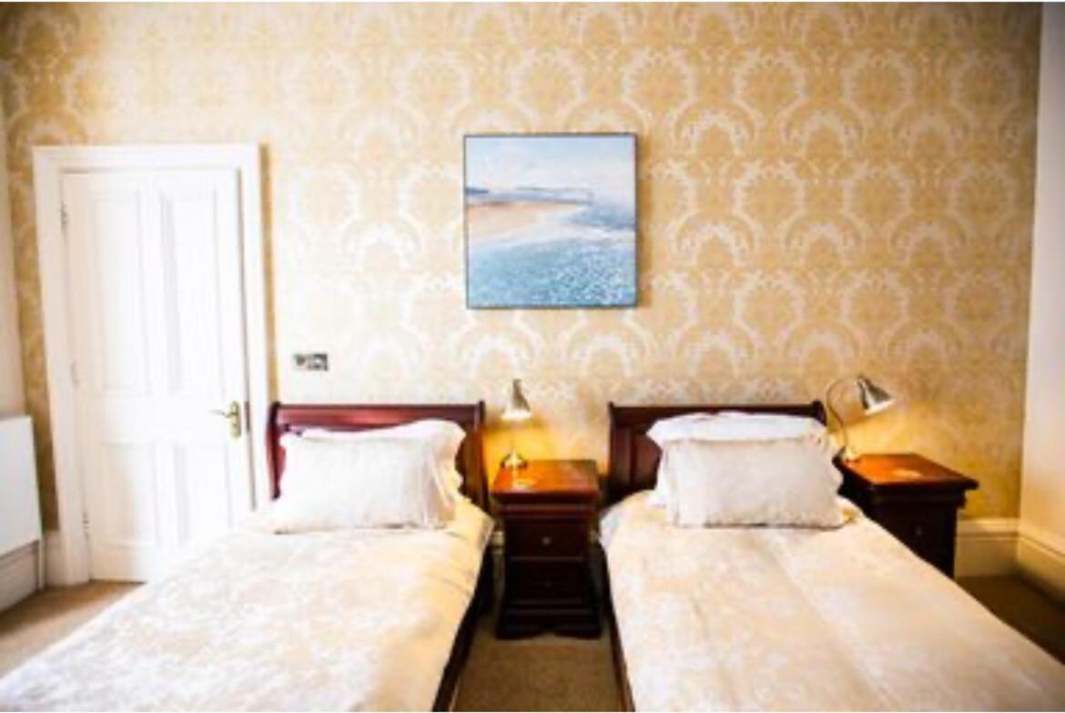 Abbotsleigh Of Whitby Bed & Breakfast Exterior foto