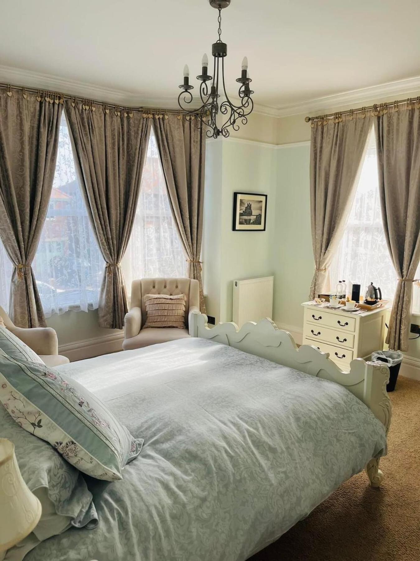 Abbotsleigh Of Whitby Bed & Breakfast Exterior foto